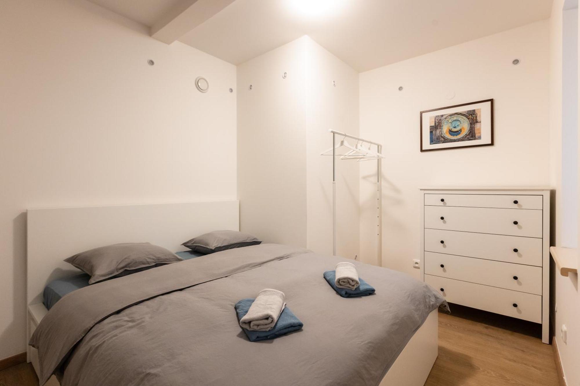 Spacious Apartment In Quiet Courtyard Near Charles Bridge 布拉格 外观 照片